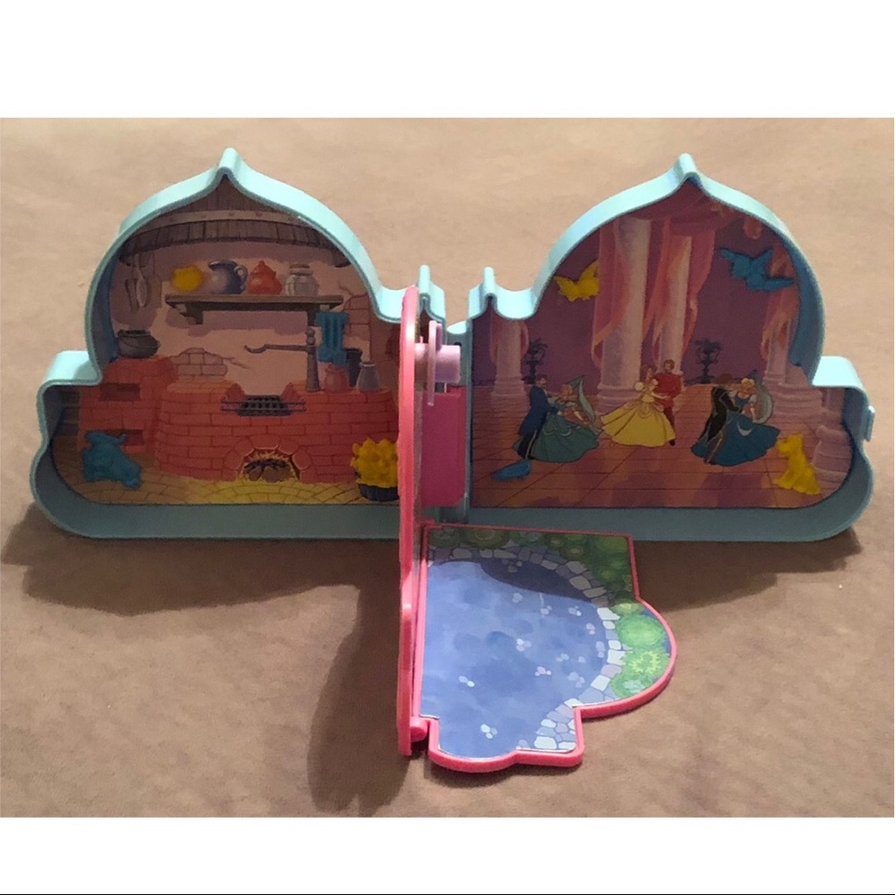 Disney- Princess Cinderella play set & necklace “Once Upon A Time” (bundle) - Picture 10 of 12